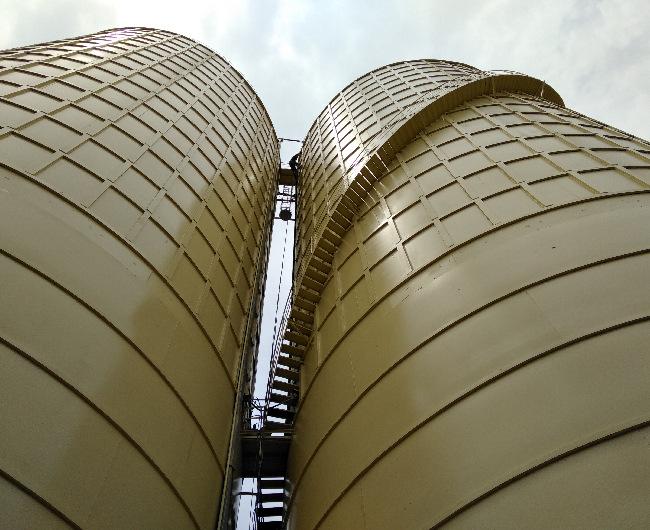 Silo de transferência de cimento